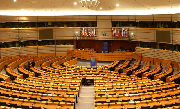 Parlamento europeo in favore dell'Ucraina: destinare Fondi sociali e del PNRR alla produzione di armi